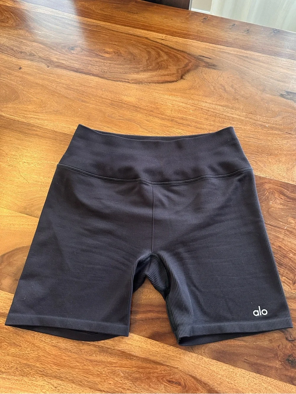 Alo 5” Seamless Ribbed Favorite Short - Picture 3 of 5